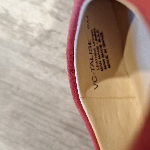 Vince Camuto Talise heels in red suede - EUC - Picture 7 of 7